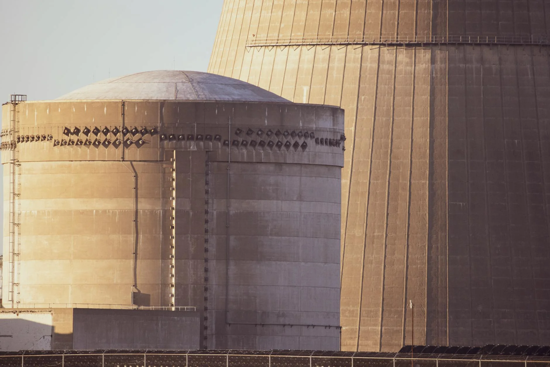China's Mobile Nuclear Reactor: Powering AI or Proliferation Risk?
