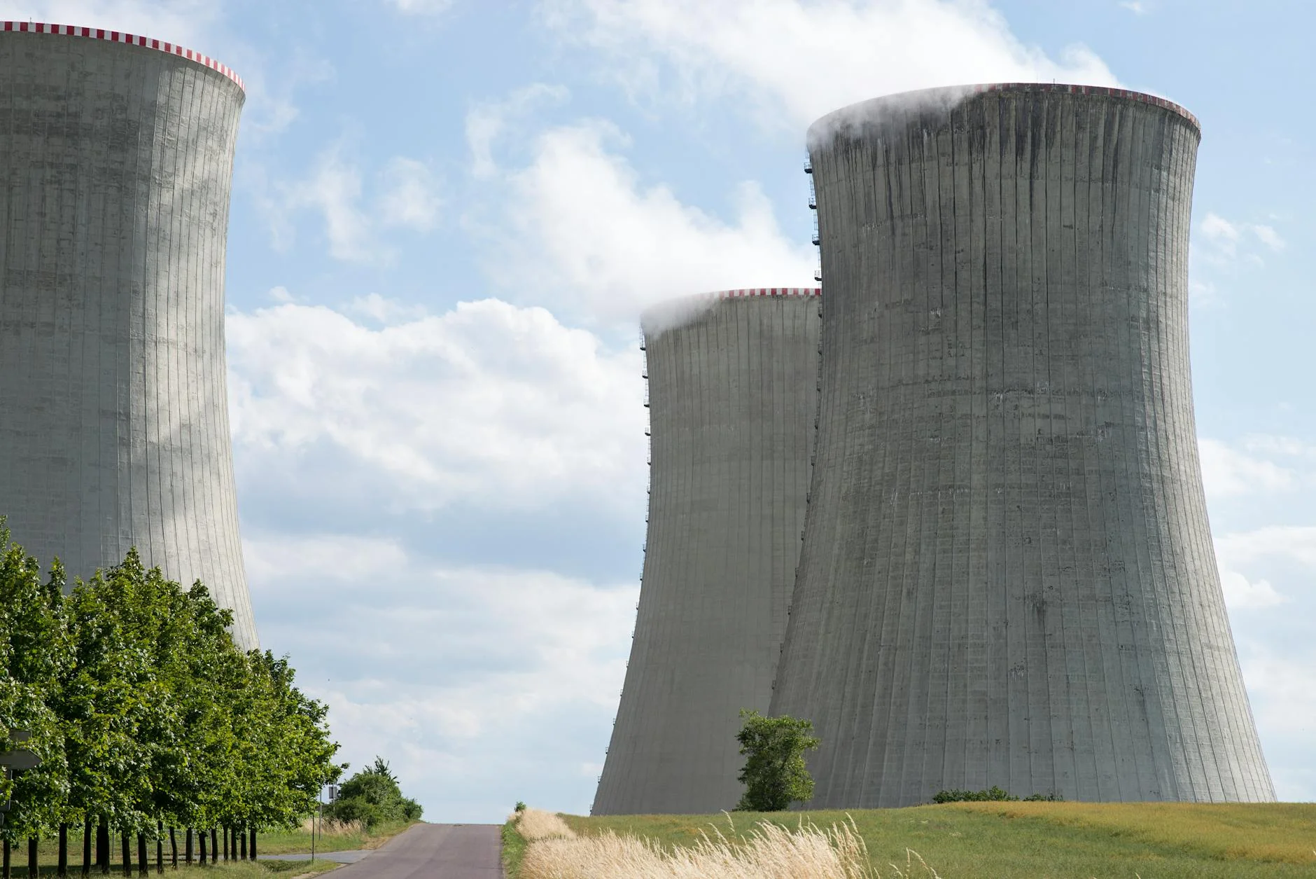 China's Mobile Nuclear Reactor: Powering AI or Proliferation Risk?
