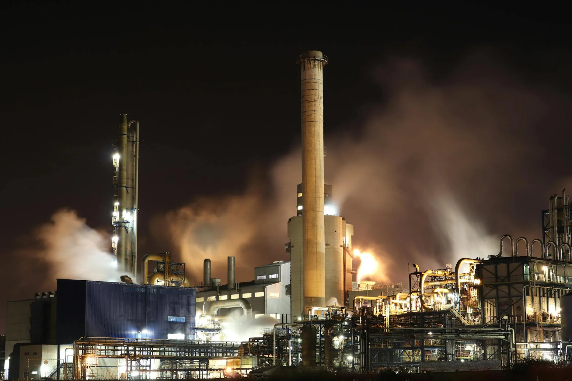 Ukraine Strikes Tuapse Refinery Twice in 12 Days, Halting Russian Oil Exports